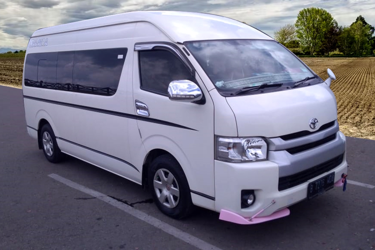 Sewa Toyota Hiace Commuter 15 Seaters