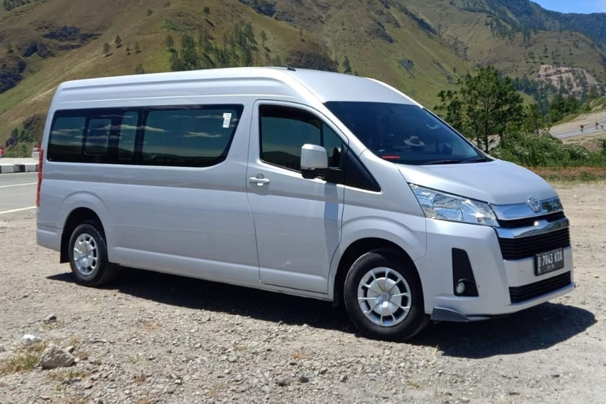 Sewa Toyota Hiace Premio 12 Seaters