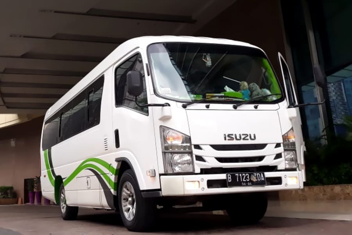 Sewa Elf Murah Jakarta 19 Seats Putih